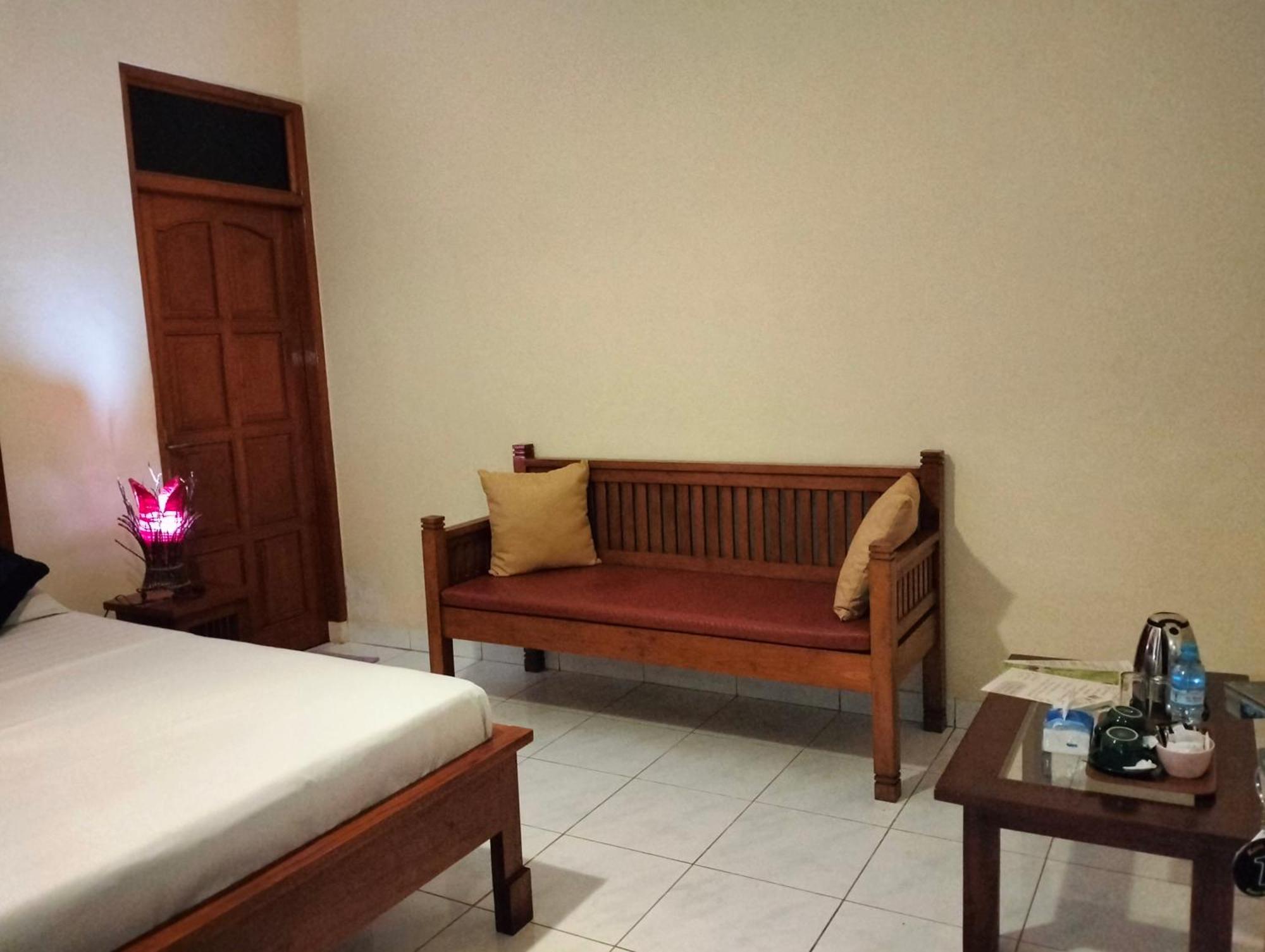 Kaia Lovina Guest House Buitenkant foto